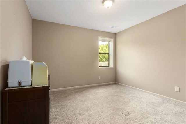 7804 N Walrond Avenue, Kansas City, MO 64119