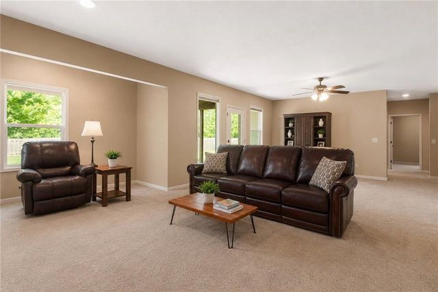 7804 N Walrond Avenue, Kansas City, MO 64119