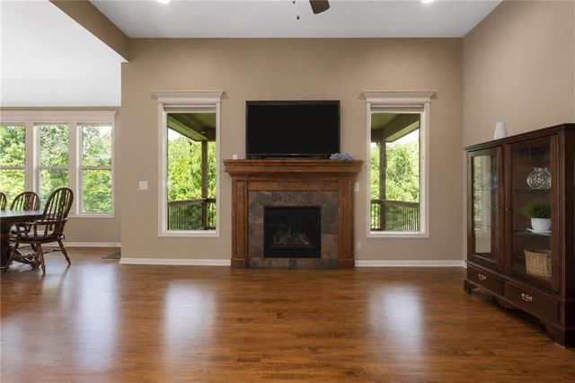 7804 N Walrond Avenue, Kansas City, MO 64119