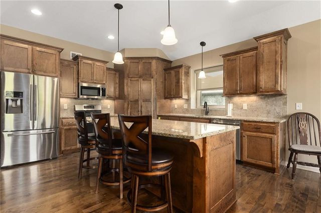 7804 N Walrond Avenue, Kansas City, MO 64119