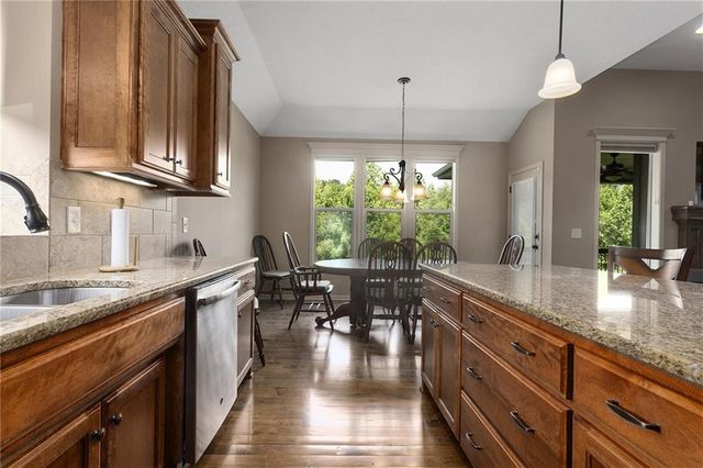 7804 N Walrond Avenue, Kansas City, MO 64119