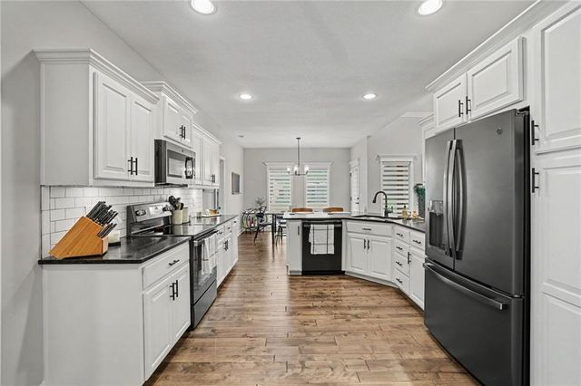 10931 N Bristol Avenue, Kansas City, MO 64156