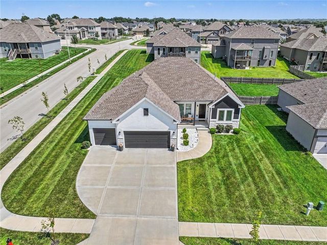 10931 N Bristol Avenue, Kansas City, MO 64156