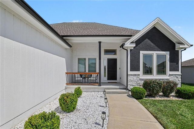 10931 N Bristol Avenue, Kansas City, MO 64156