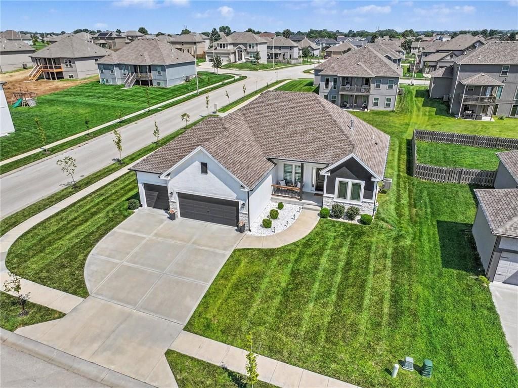 10931 N Bristol Avenue, Kansas City, MO 64156