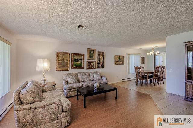 30 Larch Plaza 30A, Monroe, NJ 08831