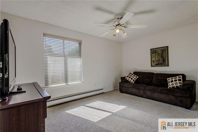 30 Larch Plaza 30A, Monroe, NJ 08831
