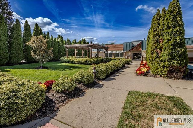 30 Larch Plaza 30A, Monroe, NJ 08831