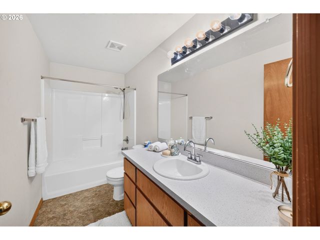 13670 Se BUSH St, Portland, OR 97236