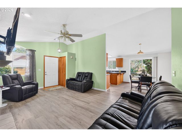 13670 Se BUSH St, Portland, OR 97236