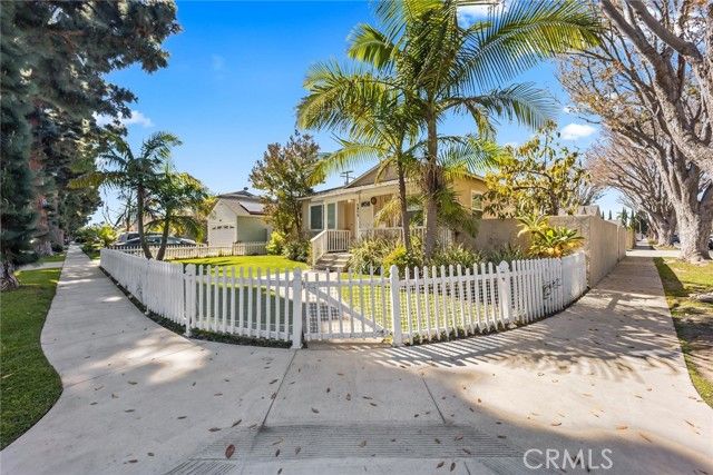 3973 Knoxville, Long Beach, CA 90808