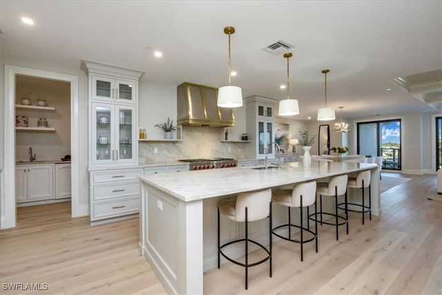 1820 Gulf Shore BLVD N 402-403, Naples, FL 34102