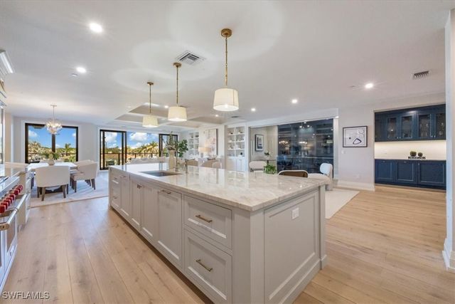 1820 Gulf Shore BLVD N 402-403, Naples, FL 34102