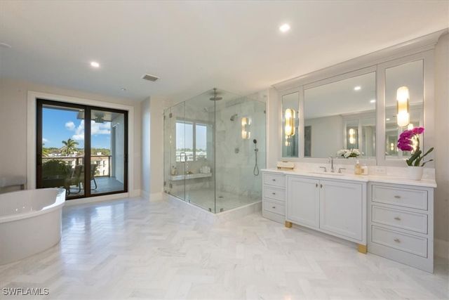 1820 Gulf Shore BLVD N 402-403, Naples, FL 34102