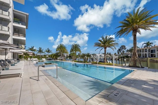 1820 Gulf Shore BLVD N 402-403, Naples, FL 34102
