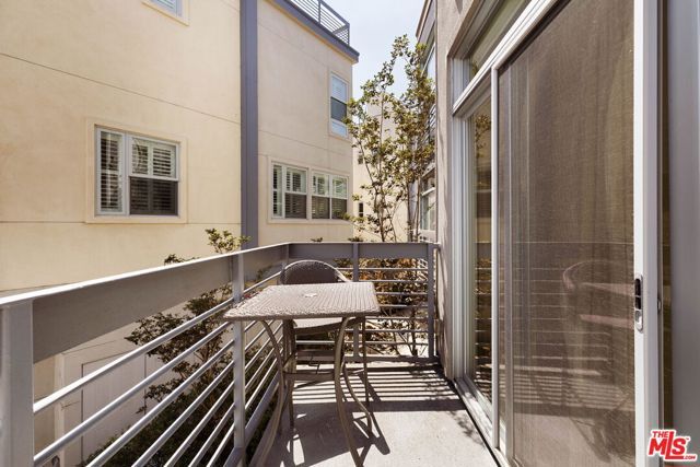 2753 Waverly Drive 1003, Los Angeles, CA 90039