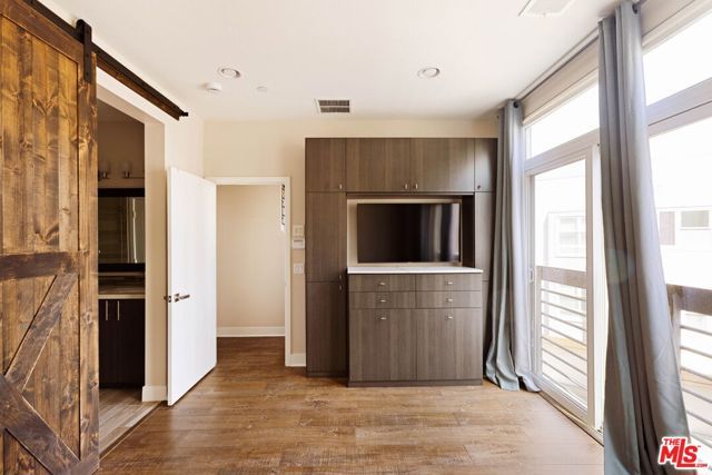 2753 Waverly Drive 1003, Los Angeles, CA 90039