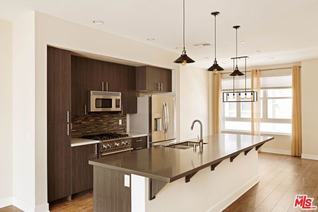 2753 Waverly Drive 1003, Los Angeles, CA 90039