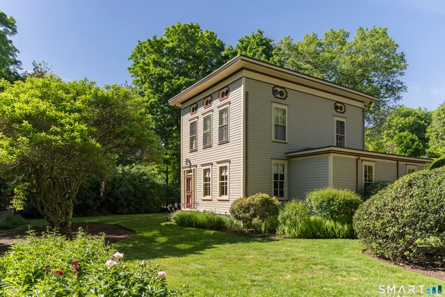 18 Church Street, Redding, CT 06896