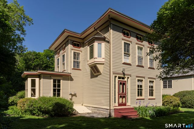 18 Church Street, Redding, CT 06896