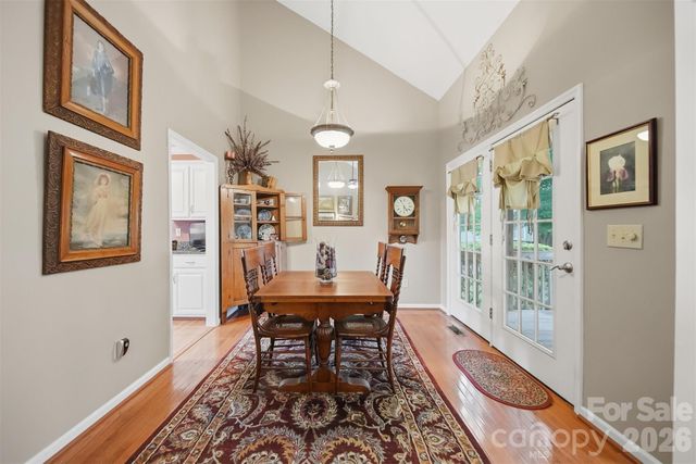 5666 Gold Creek Bay Drive, Hickory, NC 28601