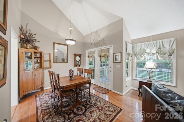5666 Gold Creek Bay Drive, Hickory, NC 28601