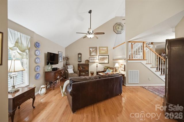 5666 Gold Creek Bay Drive, Hickory, NC 28601