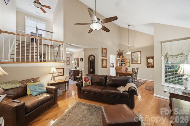 5666 Gold Creek Bay Drive, Hickory, NC 28601