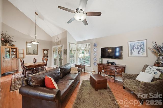 5666 Gold Creek Bay Drive, Hickory, NC 28601