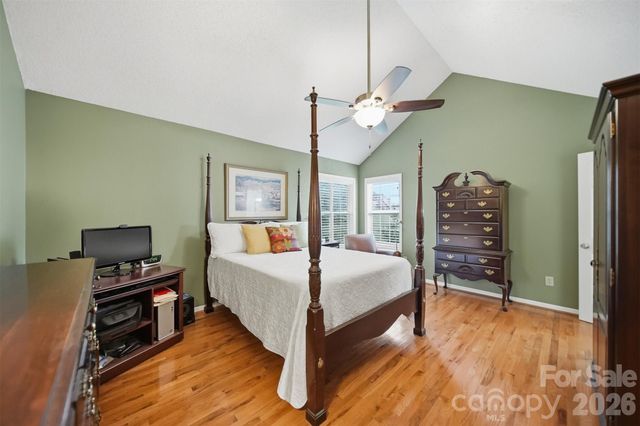 5666 Gold Creek Bay Drive, Hickory, NC 28601
