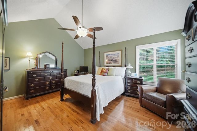 5666 Gold Creek Bay Drive, Hickory, NC 28601