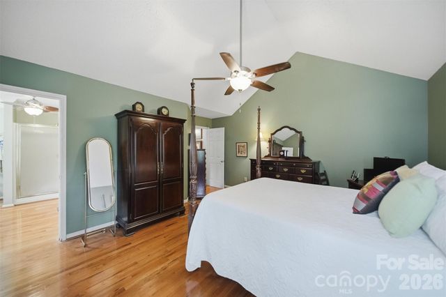 5666 Gold Creek Bay Drive, Hickory, NC 28601