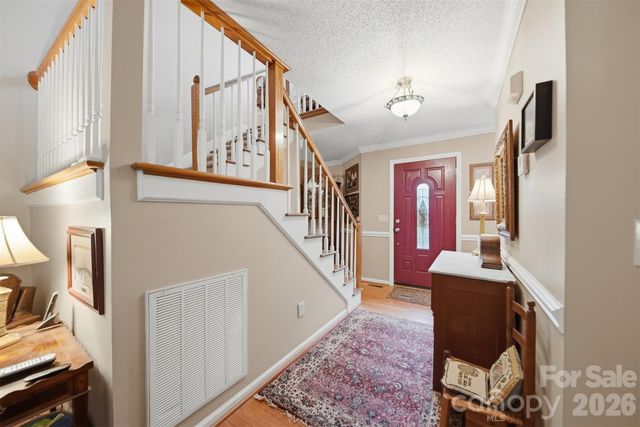 5666 Gold Creek Bay Drive, Hickory, NC 28601