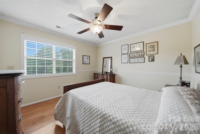 5666 Gold Creek Bay Drive, Hickory, NC 28601