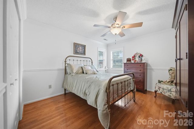 5666 Gold Creek Bay Drive, Hickory, NC 28601