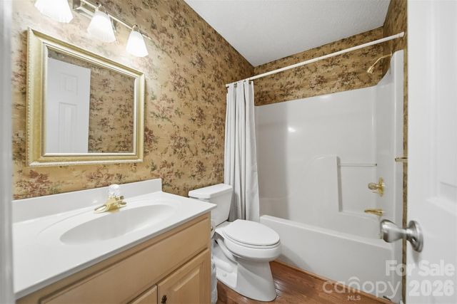 5666 Gold Creek Bay Drive, Hickory, NC 28601