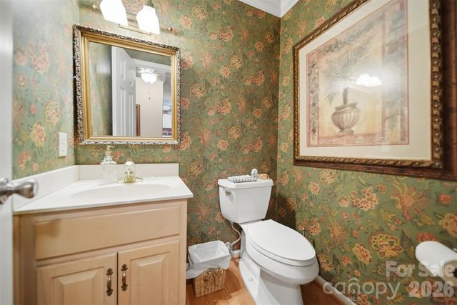 5666 Gold Creek Bay Drive, Hickory, NC 28601