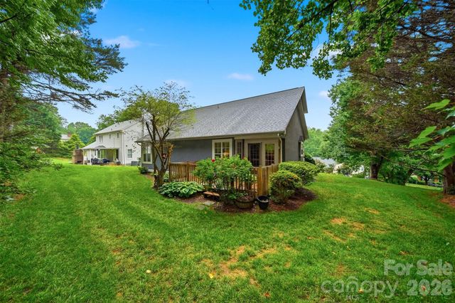 5666 Gold Creek Bay Drive, Hickory, NC 28601