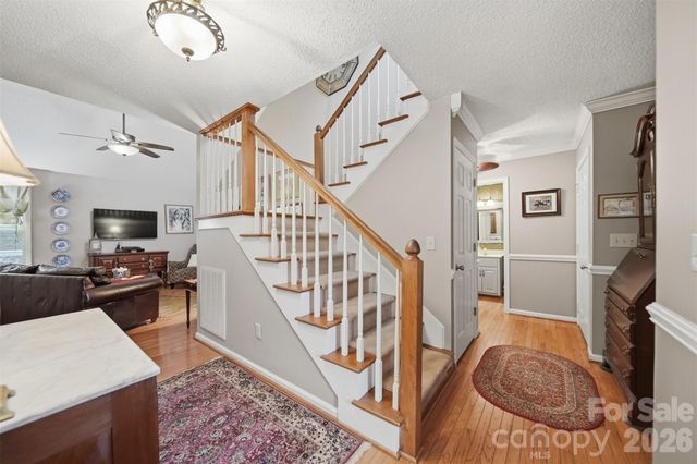 5666 Gold Creek Bay Drive, Hickory, NC 28601