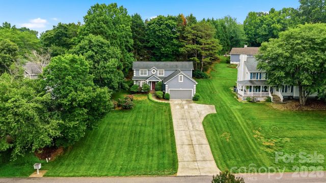 5666 Gold Creek Bay Drive, Hickory, NC 28601