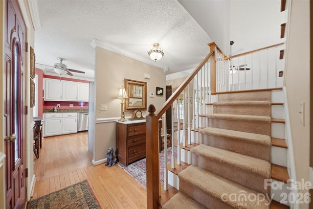 5666 Gold Creek Bay Drive, Hickory, NC 28601