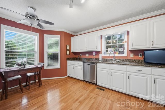 5666 Gold Creek Bay Drive, Hickory, NC 28601