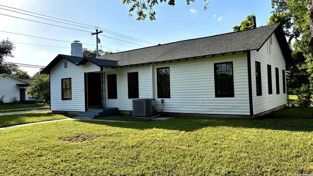 904 BISMARK ST, Seguin, TX 78155