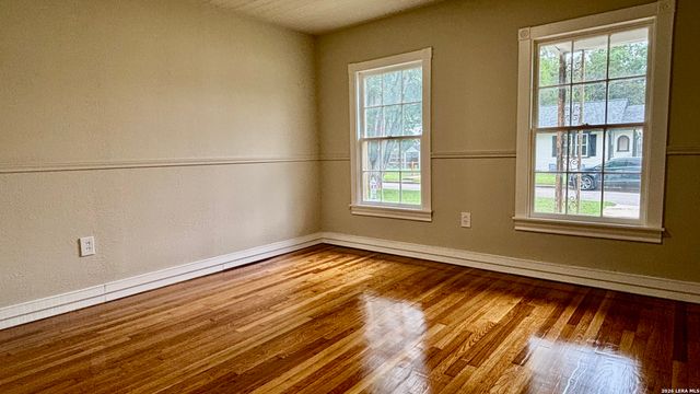 904 BISMARK ST, Seguin, TX 78155