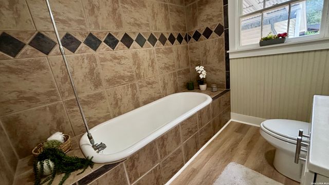 904 BISMARK ST, Seguin, TX 78155