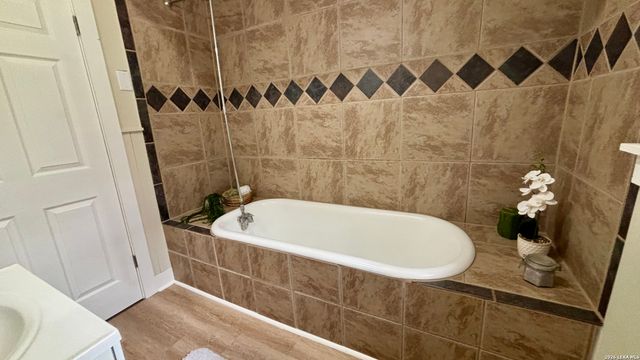 904 BISMARK ST, Seguin, TX 78155