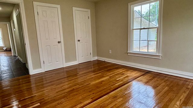 904 BISMARK ST, Seguin, TX 78155