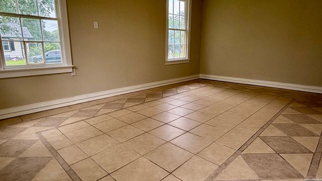 904 BISMARK ST, Seguin, TX 78155
