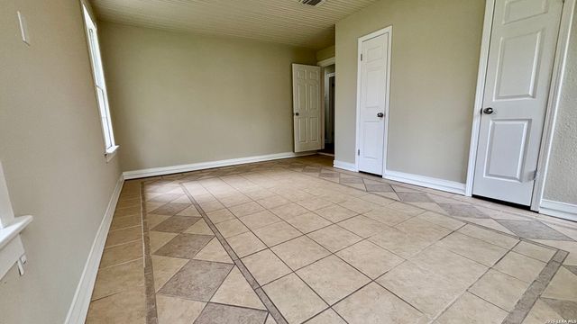 904 BISMARK ST, Seguin, TX 78155