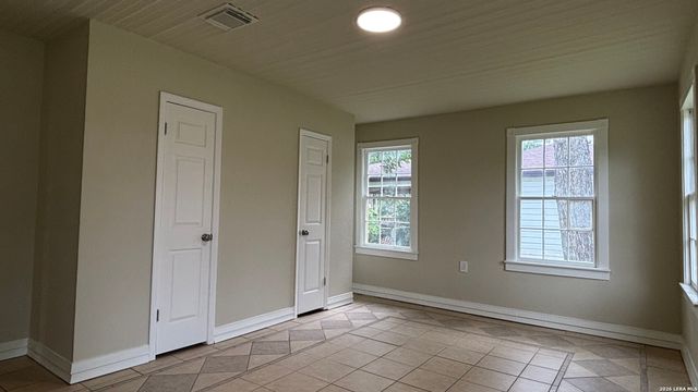904 BISMARK ST, Seguin, TX 78155